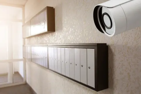 「引っ越し」を検討しています。家賃をできるだけ抑えたいのですが、「築年数」と「セキュリティー面」はあまり妥協したくありません。ほかに「家賃を抑えられる要素」はありませんか？