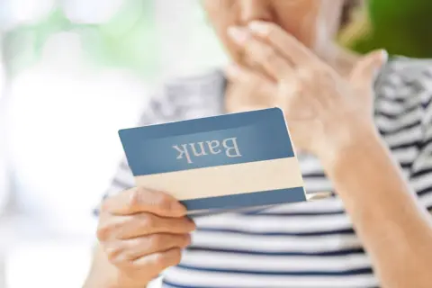 実家の口座から毎月引き落とされる「健康食品の定期購入」や「ネットのオプション料」…。高齢世帯の「不要な支払い」を見直すときのポイントは？