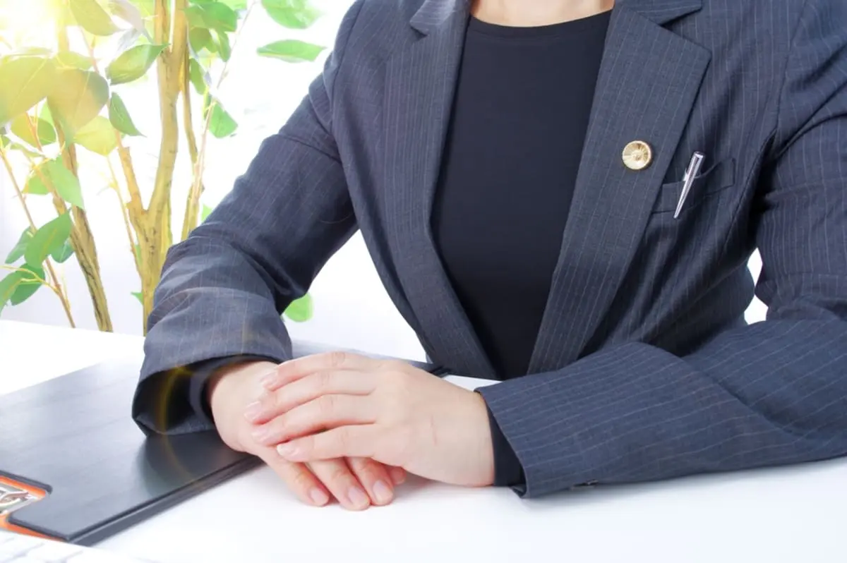 「弁護士」と「検事」では“年収”や“求められる能力”はどう違う？