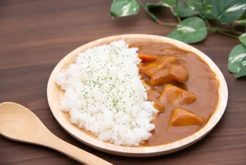 3年モノの備蓄米は「カレー」が一番？ 話題の「古古古米」なら、1食421円のカレーが「322円」に下がる!? カレーのライスを“備蓄米”にした場合の費用を試算