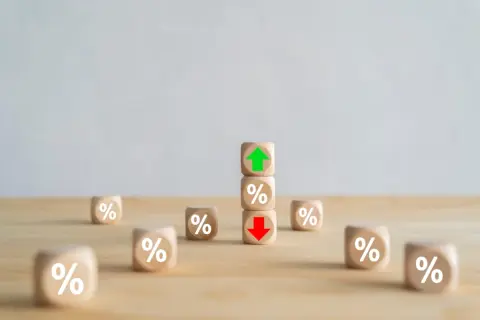 「年金23万円」では足りない現実…。トランプ関税で“物価1.5倍”時代が来る？