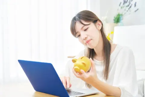 「手取り19万円」の会社に就職。家賃8万円なので「11万円も好きに使える」と思ったら、生活が苦しくてビックリ！ 1人暮らしってこんなにお金が飛んでいくの？ 手取りに対して“家賃”が高すぎるでしょうか？