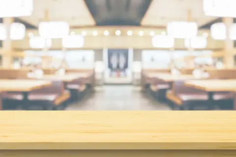 自転車で近所の居酒屋へ行ったら「お酒出したらウチが罰金払うことになる」と言われた！ お店側にも“罰則”があるって本当ですか？ 注意点を確認