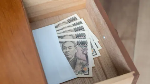 祖父母が昔貯めたタンス預金「500万円」を使いきれないからとくれました。でも老後資金は足りるのでしょうか？