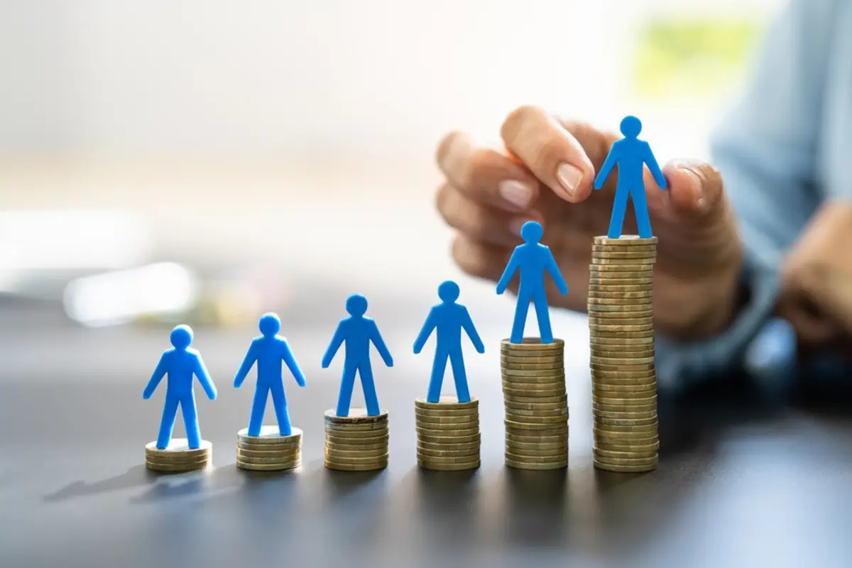 昇格して「月収2万円」アップ！ でもそのまま生活費に消えていませんか？お給料が上がったら、まず見直すべき「3つの使い道」とは？