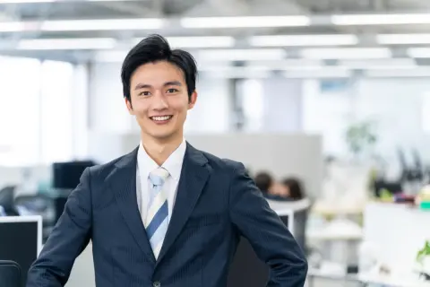 大卒で「会社員」になるのと高卒で「自衛隊員」になるのはどちらの方が高年収を目指しやすい？
