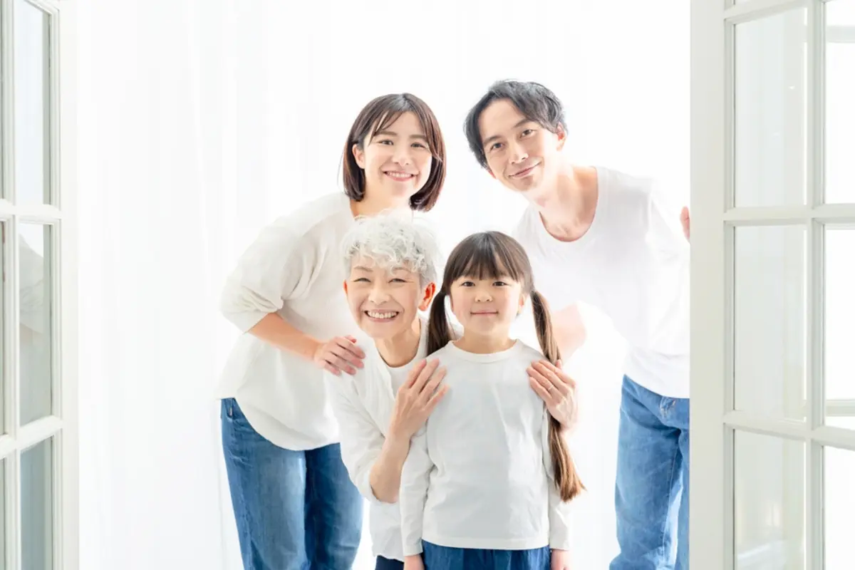 【試算】「親を扶養に入れると節税になる」って本当？ 年収500万円の会社員が「67歳・別居の母」を扶養に入れた場合の節税効果を検証