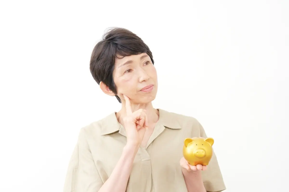 定年後の「生活費」はどう変わる？ 現役時代と比べて「増える費目」と「減る費目」は？食費が月に「7万」の夫婦二人暮らしですが、相場はどの程度でしょうか？