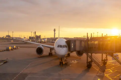 お隣さんは「年金生活」のはずですが、頻繁に旅行をしていて生活に余裕がありそうです。「年金」ってそんなにもらえるものですか？