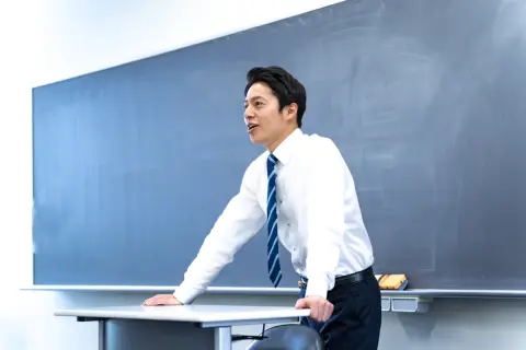 年収600万円も夢じゃない！？　「公立高校」の「教員」で「年収」が高い都道府県TOP10を紹介！ 給与が高い地域は勤続年数にも違いがある