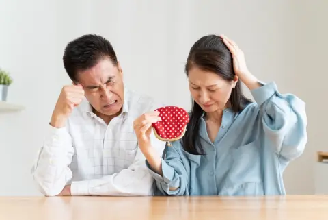 年金暮らしの父に「100万円借りたい」と言われました。自力で生活できないなら「生活保護」を頼ってもらうのがいいでしょうか？