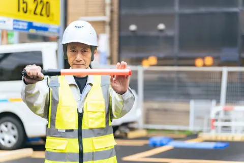 「年金だけ」では「不安」なため、定年後も働こうと考えています。「定年後も働いている人」はどのくらいいますか？