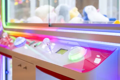 孫が毎週末「ゲームセンターに連れて行って欲しい」と言ってきます。クレーンゲームで“取れないぬいぐるみ”に「散財してしまう」のですが、よい方法はないでしょうか？