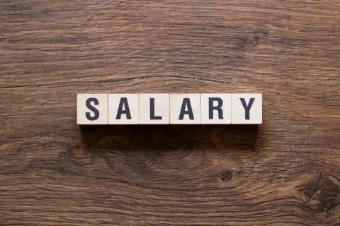 「国家公務員」の「係長級」は「年収」どのくらい？1000万円は超える？ 民間企業と比べどう違うの？