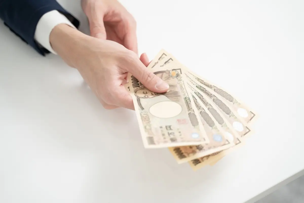 「イオンで買い物したら5万円も戻ってきた！」と言う友人。どうやら“株主”らしいのですが、どうすればそれだけの「特典」を受けられるのでしょうか？「必要資金・イオン株」のメリットもあわせて解説
