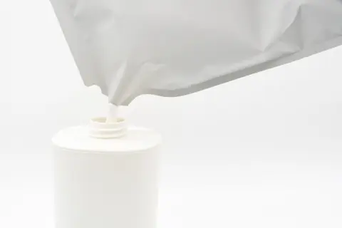 洗剤の「詰め替え用」「本体」1年間買い続けると“1000円超”の費用差に!? 詰め替え用の「意外なデメリット」についても解説