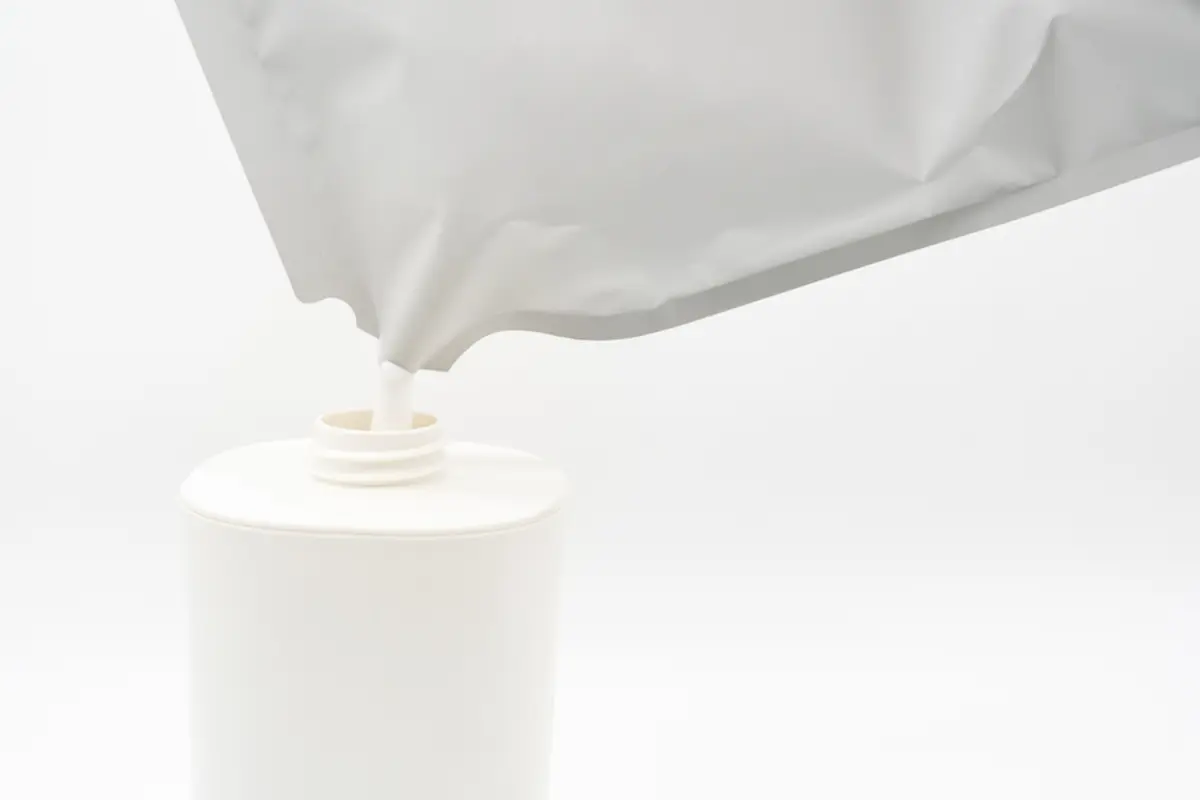 洗剤の「詰め替え用」「本体」1年間買い続けると“1000円超”の費用差に!? 詰め替え用の「意外なデメリット」についても解説