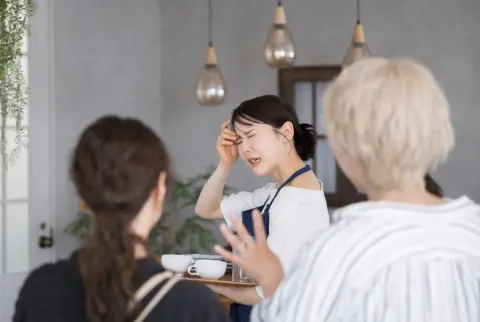 東京都の「カスハラ条例施行」で、カスハラ客への“民事刑事責任追及”の根拠が明確に！ 企業の取り組み促進のため「40万円」の奨励金制度も新設