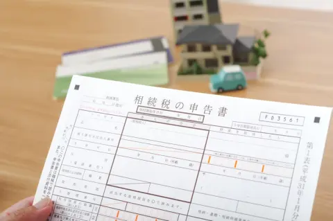 母の死後、評価額「1000万円」の「実家を相続」するかもしれません。どのような「準備」をすればよいでしょうか？