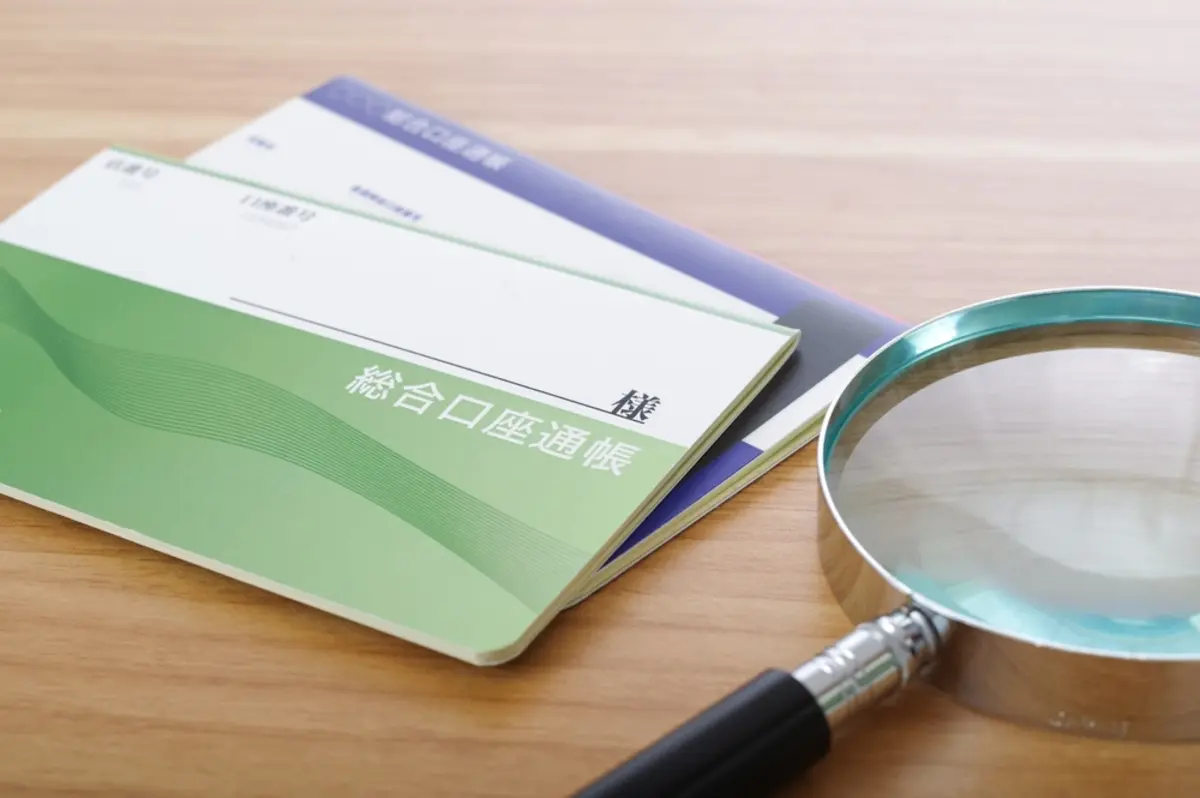 宝くじが「100万円」当せんしたら……と妄想する夫→高額のお金は「銀行」と「信用金庫」どっちに預ける？利用できる「人」や「サービス」に違いはある？