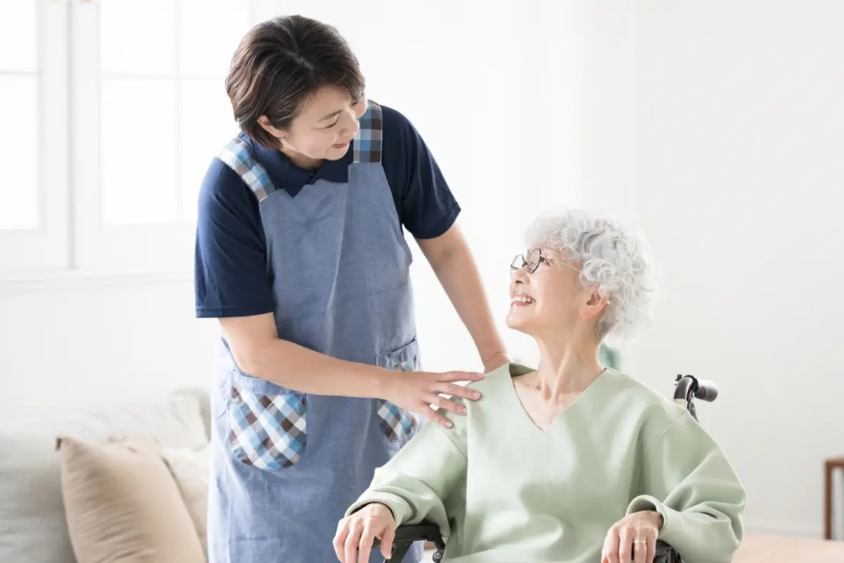 「在宅介護」している母のために週2回デイサービスを利用しています。費用は「月3万円」ほどですが、介護費用の相場としてはどうですか？