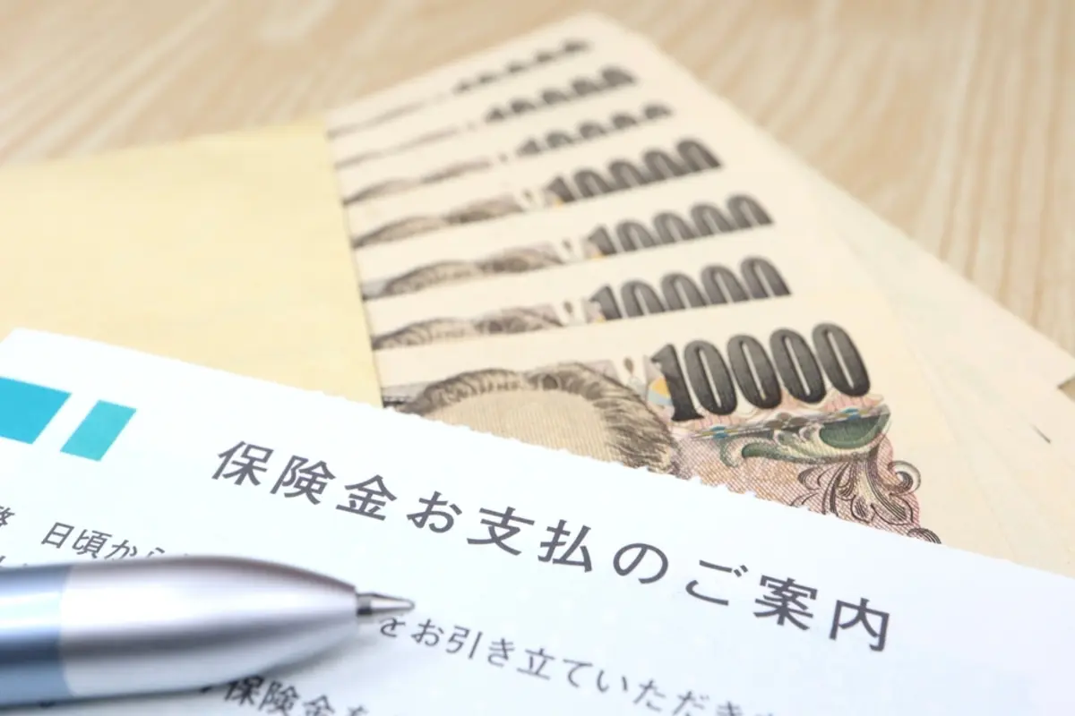 先日「100万円の養老保険」が満期を迎えたと案内が！ 父が15年前に契約してくれていたそうですが、“贈与税”はかかりますか？ 受け取り時の注意点もあわせて解説