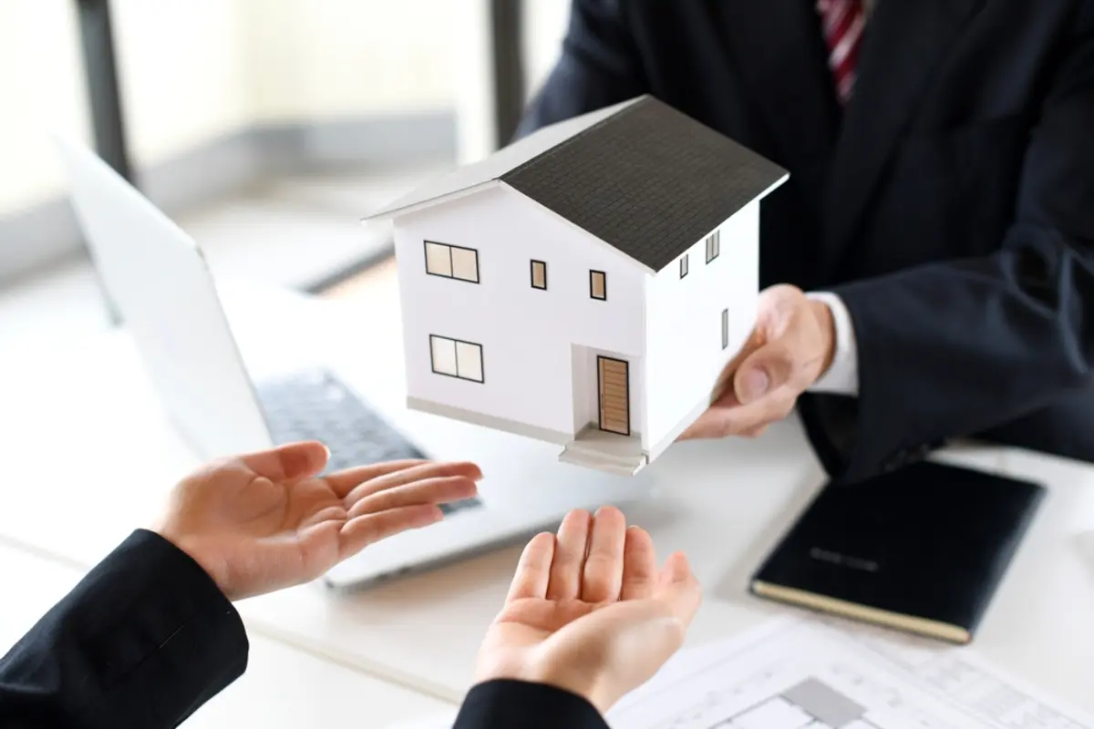 「1億円=豪邸」は過去の話!? 東京23区では“普通の戸建て”しか建てられないけど、地方では「庭付きの広い家」を購入可能？ 物件価格を比較