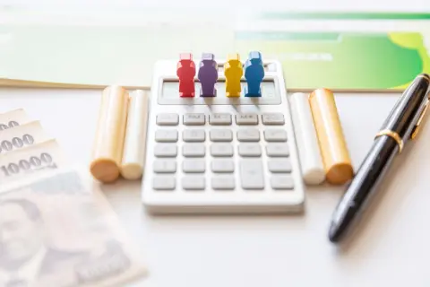 金利0.2％の定期預金口座に500万円を預けて満期になりました。通帳に記載された利息額は1万円よりも少なかったのですが、なぜ利息が減ったのでしょうか？