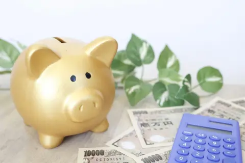 50代の平均貯蓄額は「約1400万円」!?私は「100万円程度」なのですが、50代でこの貯金額は珍しいのでしょうか？