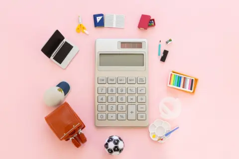 子どもを「私立小学校」へ入学させるために「800万円」を用意しています。母から「ランドセル代や文房具代も考えたら足りないんじゃない？ 」と言われたのですが、平均でどれくらいかかるのでしょうか？