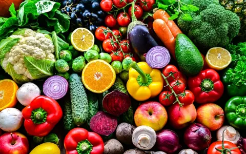 カット野菜は割高だけど、丸ごと野菜は無駄が出る…？「少人数世帯」でお得なのは結局どっち？