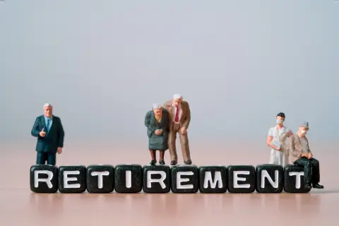 60代夫婦です。退職金と貯金を合わせて「2000万円」ほどありますが、「この先30年生きる」と考えると本当に足りるのでしょうか？