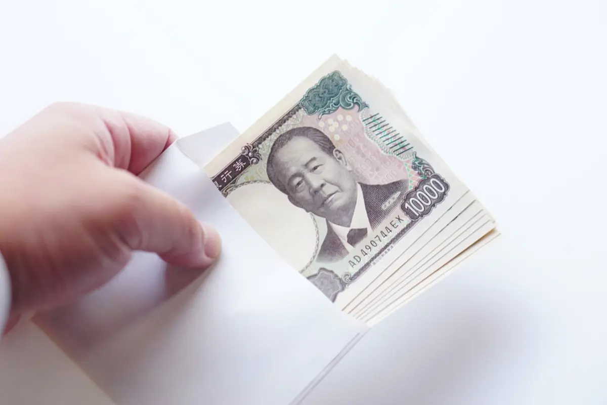 親からの仕送りで生活している大学生です。私にも「贈与税」はかかりますか？