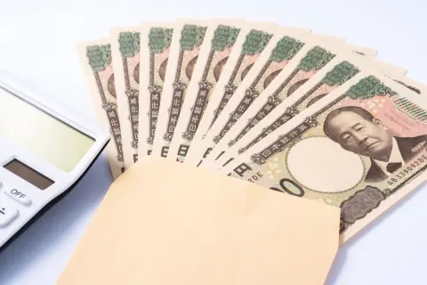 仕送り「月8万円」を送っている親ですが、減らせないか考えています。最近の大学生はアルバイトでどれくらい稼げているのでしょうか？