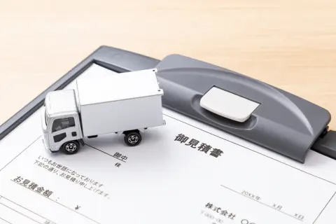 「7月」に「引っ越し」をする予定のフリーターです。「ほかの時期に比べて費用が1万以上安くなる場合がある」と聞いたのですが、本当でしょうか？