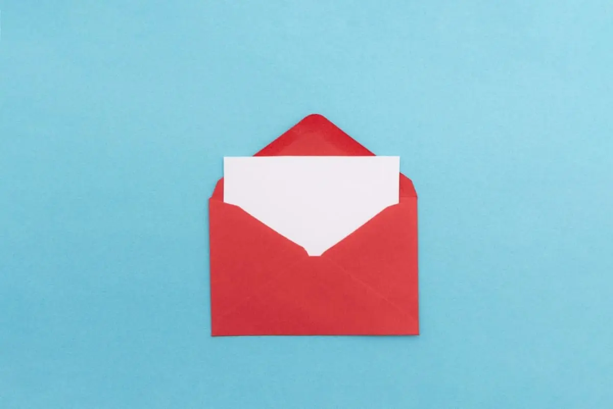 年金機構から「赤い封筒」が届いたという息子。「年金を払ってなかった」とのことですが、このままでは“差し押さえ”になってしまうでしょうか？ 親として立て替えるべきですか？ 利用できる制度も解説