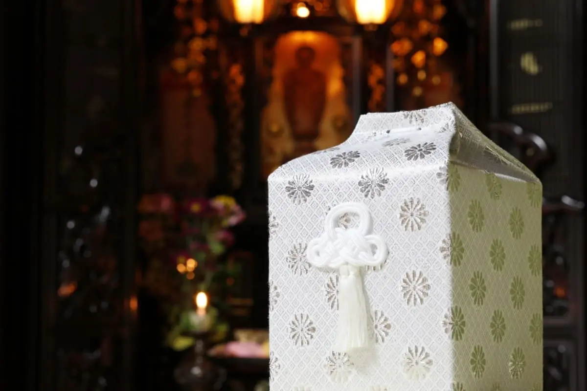 「お墓を継ぐ人がいないから、納骨堂に移したい…」でも「100万円かかる」と母が困惑。永代供養の費用や内訳とは？