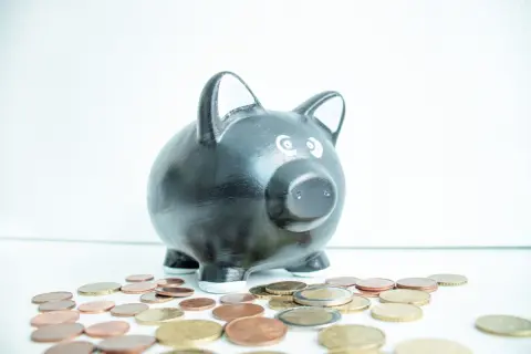 「年収400万円」で「1人暮らし」なのですが、将来に向けて貯金がしたいです。月々どれくらい「貯金」すればよいですか？