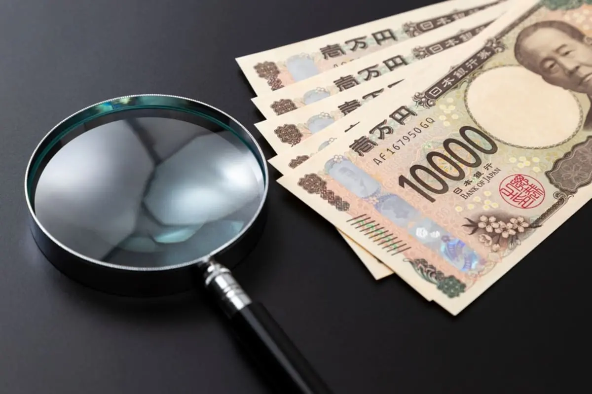 実家暮らしで「月7万円」家に入れているのですが、新卒の「初任給」から出すのは厳しいです。他の家庭も親に毎月5万円以上払っているのでしょうか？