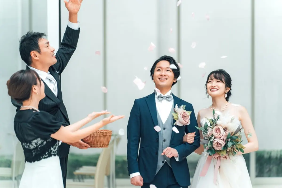 娘が「結婚式」を挙げるので「300万円」を援助しようと考えています。このお金も「贈与税」が課されるのでしょうか？