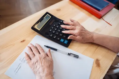 夫は「なんとかなる」って言うけれど…「老後の生活費」が不安です。定年後の“夫婦ふたり”の支出を見直す方法を教えてください