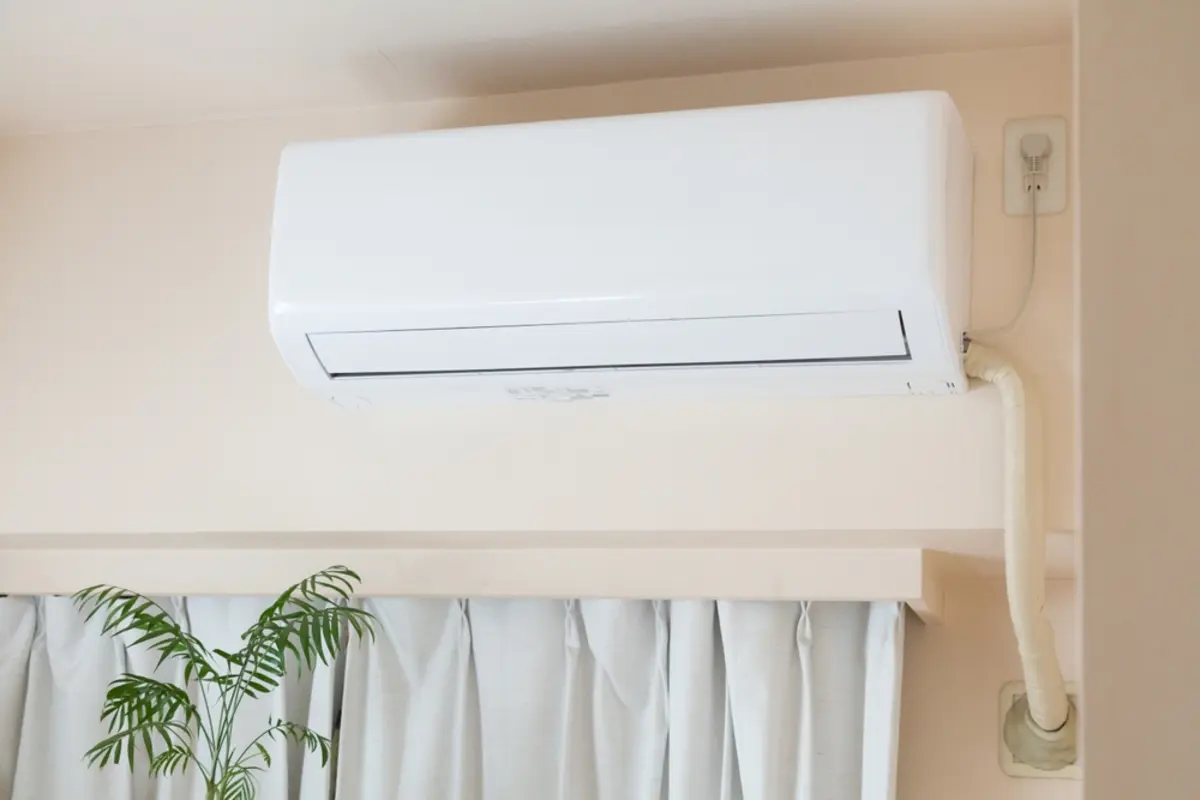 エアコンは新しいほど省エネ？でも「買い替えるお金がない…」古いエアコンで電気代を下げる方法はありますか？