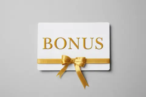 社会人２年目の娘が「夏のボーナスが15万だった」と嘆いていました。「夏のボーナス」「冬のボーナス」の平均額はどれくらいなのでしょうか？また、もらったボーナスはみんな何に使っているの？