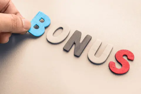 大手企業の「賞与・月給の一本化」が話題に！ 賞与廃止の裏には“社会保険料カット”という思惑が？ 企業の「ボーナス廃止」への狙いとは