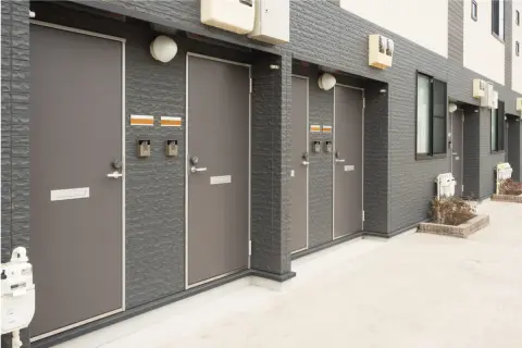 「同じマンション」で「間取りも同じ」だという息子の友人は、息子より家賃が「1万円」安い！？→家賃が設定される仕組みはどうなっているのでしょうか？