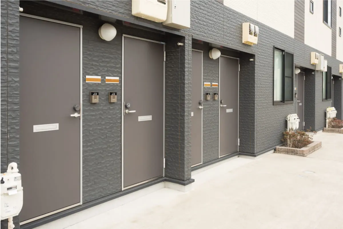 「同じマンション」で「間取りも同じ」だという息子の友人は、息子より家賃が「1万円」安い！？→家賃が設定される仕組みはどうなっているのでしょうか？