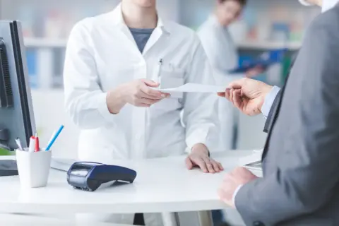 「リフィル処方箋」で通院の回数を減らせる？ 「自己負担額」が年間で「1万円ほど」減る可能性もあるって本当？