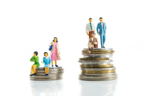 平均年収は460万円なのに「400万円以下が半数以上」の現実。男女別での“格差”も浮き彫りに…「普通の人」の年収はいくら？ 統計をもとに解説