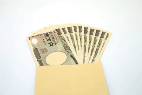 大学生になった娘に月「8万円」の「仕送り」をしています。うちの経済事情を心配して「足りない」とは言わないのですが、心配です… 。