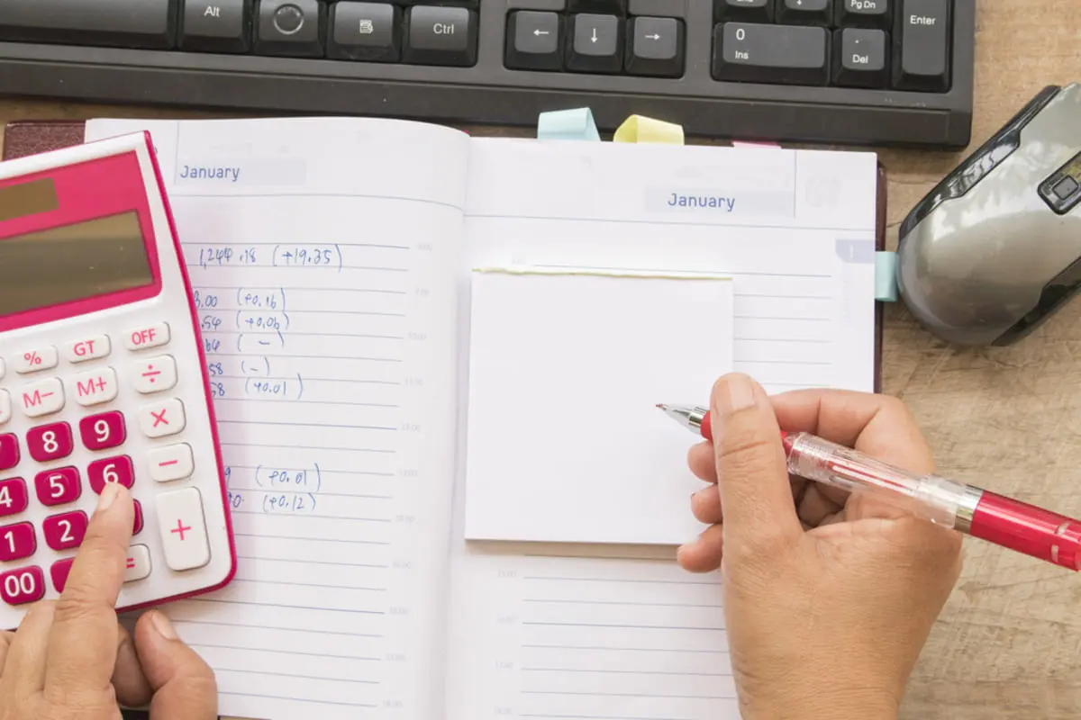 「年収1000万円以上」の独身者の平均支出はどのくらい？「収入が多い人は支出も多い」というのは本当？